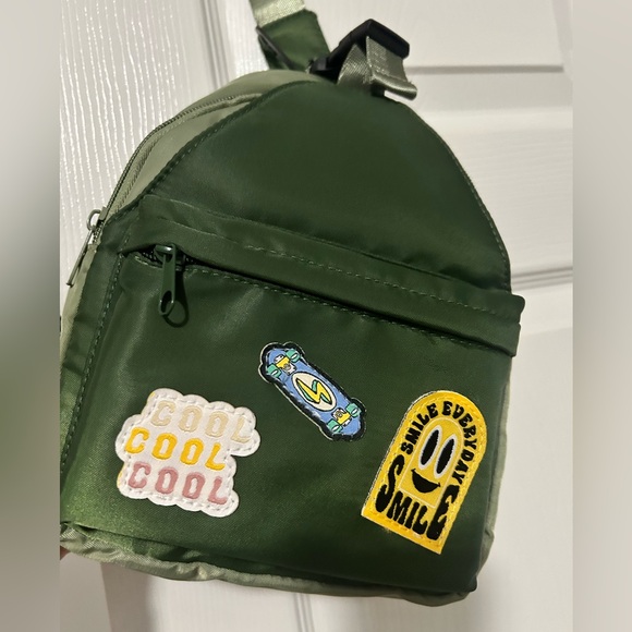 💕5/$15 Black Sling bag with Fun Patches, NEW - Picture 8 of 8